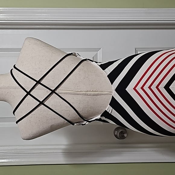 BEBE Lined Vneck High-Low Striped Dress Strappy Back Size XS Red Black White - Picture 5 of 5